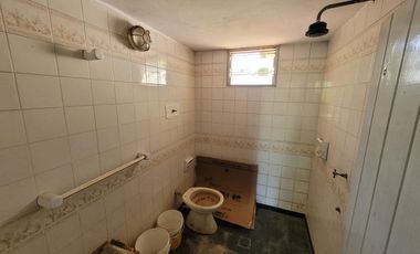 Casa en  venta City Bell 2 dormitorios   casa huéspedes 1 dormitorio lote 2500 m2