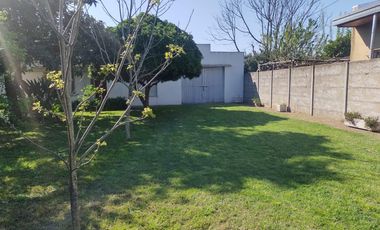 Casa en  venta City Bell 2 dormitorios   casa huéspedes 1 dormitorio lote 2500 m2