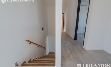 Casa en Venta con renta a la Laguna Barrio Islas El Canton A Estrenar