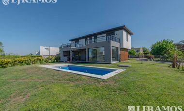 Casa en Venta con renta a la Laguna Barrio Islas El Canton A Estrenar