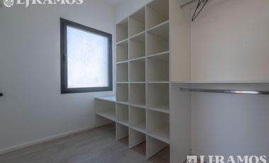 Casa en Venta con renta a la Laguna Barrio Islas El Canton A Estrenar