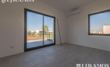 Casa en Venta con renta a la Laguna Barrio Islas El Canton A Estrenar
