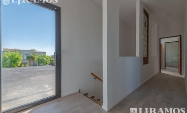 Casa en Venta con renta a la Laguna Barrio Islas El Canton A Estrenar