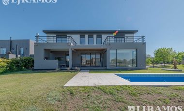 Casa en Venta con renta a la Laguna Barrio Islas El Canton A Estrenar