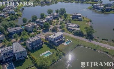 Casa en Venta con renta a la Laguna Barrio Islas El Canton A Estrenar