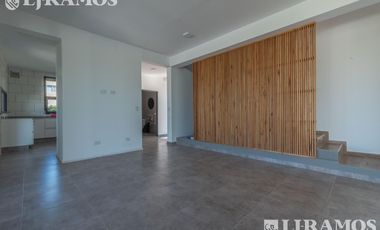 Casa en Venta con renta a la Laguna Barrio Islas El Canton A Estrenar