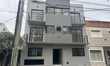 Venta departamento de 3 ambientes con balcón en Sarandí