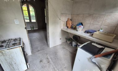 Venta casa 2 ambientes con jardin en El pato