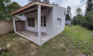 Venta casa 2 ambientes con jardin en El pato