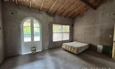 Venta casa 2 ambientes con jardin en El pato