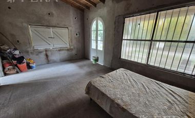 Venta casa 2 ambientes con jardin en El pato