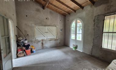 Venta casa 2 ambientes con jardin en El pato