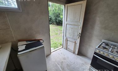 Venta casa 2 ambientes con jardin en El pato