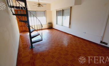 Venta PH 4 ambientes con balcón en Villa Dominico