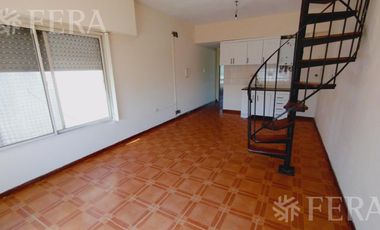 Venta PH 4 ambientes con balcón en Villa Dominico