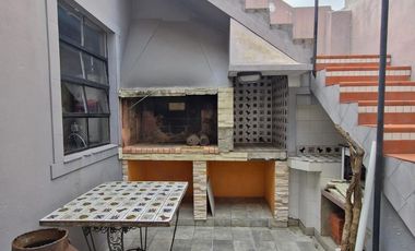 CASA 5 AMB - VENTA - Santos Lugares