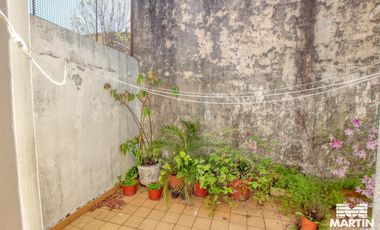 Venta en block, dos PH al fondo - Olivos