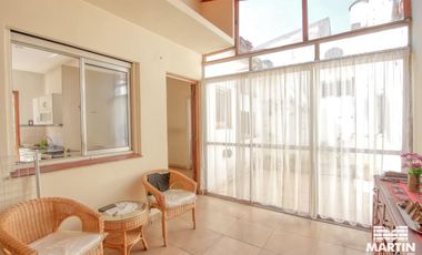 Venta en block, dos PH al fondo - Olivos