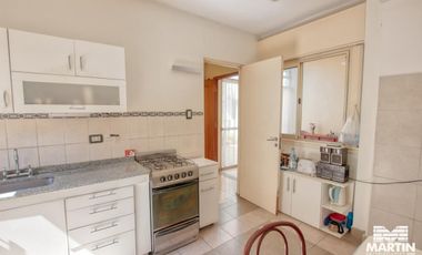 Venta en block, dos PH al fondo - Olivos