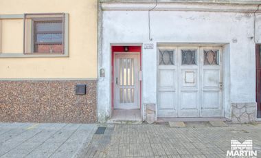 Venta en block, dos PH al fondo - Olivos