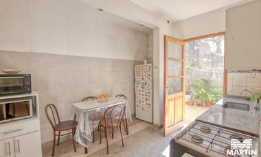 Venta en block, dos PH al fondo - Olivos