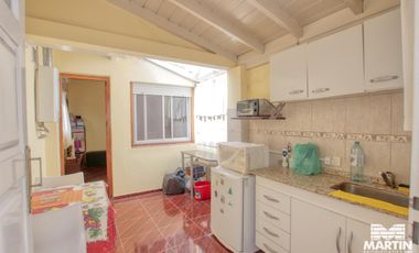 Venta en block, dos PH al fondo - Olivos