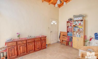 Venta en block, dos PH al fondo - Olivos