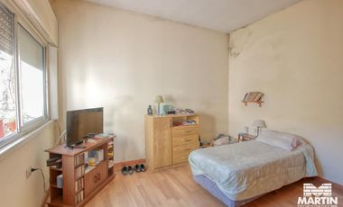 Venta en block, dos PH al fondo - Olivos