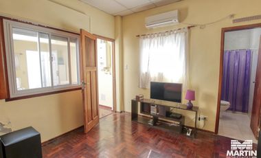 Venta en block, dos PH al fondo - Olivos