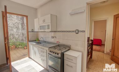 Venta en block, dos PH al fondo - Olivos