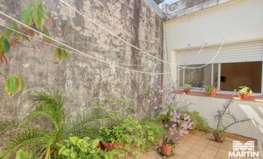 Venta en block, dos PH al fondo - Olivos