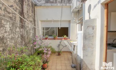 Venta en block, dos PH al fondo - Olivos