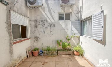 Venta en block, dos PH al fondo - Olivos