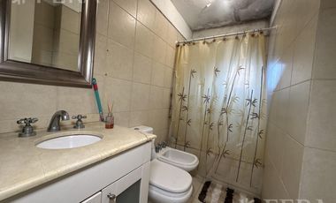 Venta departamento 5 ambientes con balcón y baulera en Avellaneda