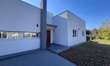 Casa en Venta Haras Santa Maria-Desarrollada en 1 planta-4 Dormitorios-Seguridad-Colegio-Deportes