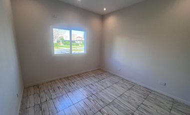 Casa en Venta Haras Santa Maria-Desarrollada en 1 planta-4 Dormitorios-Seguridad-Colegio-Deportes