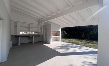 Casa en Venta Haras Santa Maria-Desarrollada en 1 planta-4 Dormitorios-Seguridad-Colegio-Deportes