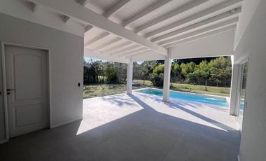 Casa en Venta Haras Santa Maria-Desarrollada en 1 planta-4 Dormitorios-Seguridad-Colegio-Deportes