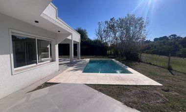 Casa en Venta Haras Santa Maria-Desarrollada en 1 planta-4 Dormitorios-Seguridad-Colegio-Deportes