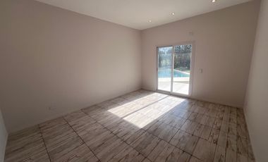 Casa en Venta Haras Santa Maria-Desarrollada en 1 planta-4 Dormitorios-Seguridad-Colegio-Deportes