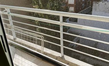 Departamento luminoso 2 ambientes con balcón - San Fernando -Vias a Libert.