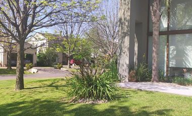 Casa en Club de Campo Abril