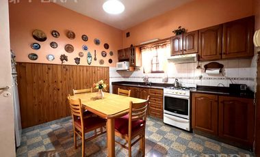 Venta casa 4 ambientes con cochera en Wilde