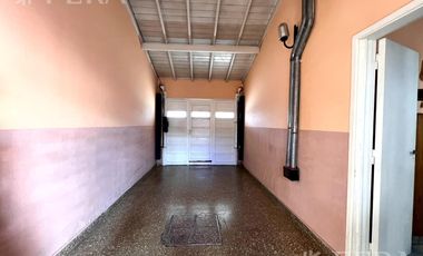 Venta casa 4 ambientes con cochera en Wilde