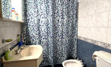 Venta casa 4 ambientes con cochera en Wilde