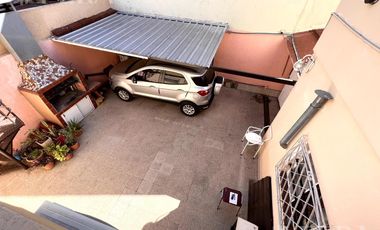Venta casa 4 ambientes con cochera en Wilde