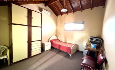 Venta casa 4 ambientes con cochera en Wilde