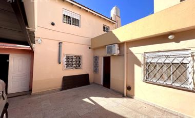 Venta casa 4 ambientes con cochera en Wilde