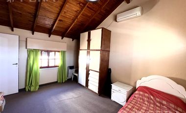 Venta casa 4 ambientes con cochera en Wilde