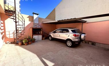 Venta casa 4 ambientes con cochera en Wilde